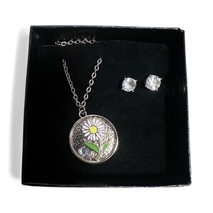 Charming new gold plated  Daisy Necklace and Earring Set  cubic zirconia